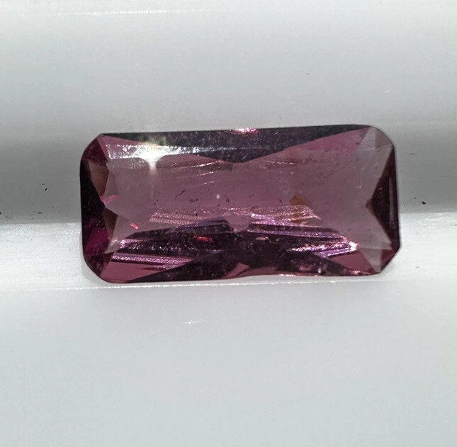 天然粉红色碧玺散装。  1.29 克拉 10.6 x 4.9 毫米 — 第 1/1 张图片
