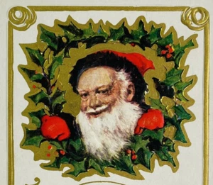 Antigua postal de Navidad de Papá Noel con adornos de piel negra con corona de acebo - Imagen 1 de 3