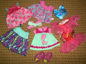 Hasbro Baby Alive Clothes & Shoes Lot Poodle Mermaid Jellies MORE - Foto 1 di 18