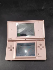 Nintendo DS Lite USG-001 Handheld-Konsole Metallic Rose (ERSATZTEILSPENDER) - Bild 1 von 6