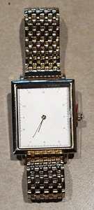 QRTZ Ladies Watch. For that clean, classic look that compliments any wardrobe. - Picture 1 of 1