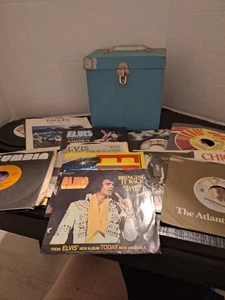 VINTAGE BLUE w  HANDLE MCM 45 LP RECORD CASE HOLDER 1950'S with 30 45s - Bild 1 von 24