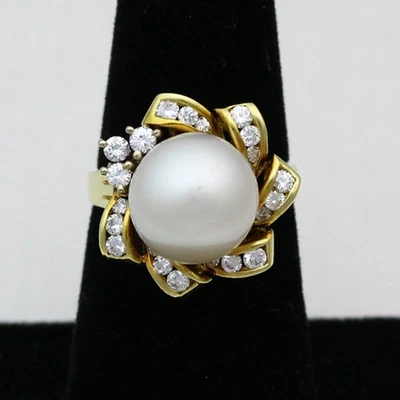 Anillo antiguo de oro amarillo de 18 quilates con diamantes de 0,35 quilates cuadrados y perlas cultivadas de 11,35 mm - tamaño 6 Foto 1 de 4