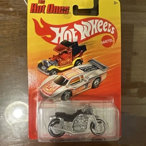 Hot Wheels Yamaha VMAX Motorcycle Hot Ones Series 2011 A15 - Picture 1 of 4