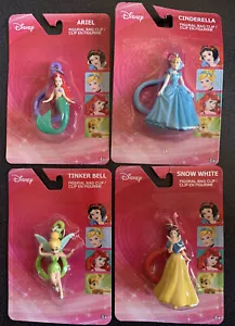 Disney Set di (4) Quattro PRINCIPESSE CLIP SU FIGURINE - STOPPETTE NUOVO CON SCATOLA - Foto 1 di 6
