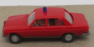 WIKING Ho 1/87 Mercedes Benz 240 D Pompieri Brandmeisterwagen Fire #12600 N - Immagine 1 di 4