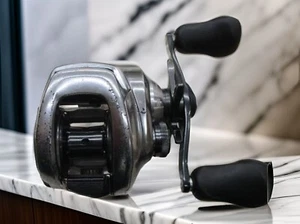 Shimano's 18 Bantam MGL XG RH Baitcasting Reel big game Used JPN - Picture 1 of 6