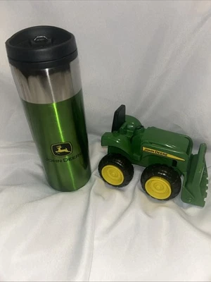 Juguete de plástico John Deere, tractor y taza de viaje de metal sin usar Foto 1 de 4