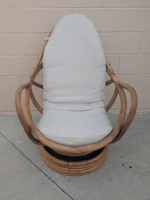 Sillón giratorio vintage moderno de mediados de siglo de madera curvada de ratán de bambú Foto 1 de 4