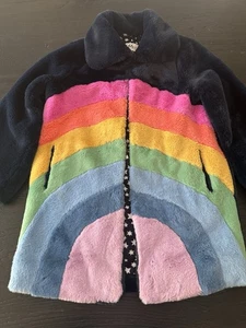 Chaqueta de piel sintética arco iris Lola + The Boys niñas talla 8 colorida acogedora ropa exterior - Imagen 1 de 12