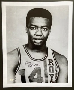 OSCAR ROBERTSON BEAUTIFULLY SIGNED 18x22 PHOTOGRAPH WITH JSA AUTHENTICATION - Picture 1 of 6