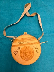 Mexikanische Vintage Kantine aus Leder ~ Größe 9,5" x 2" ~ dekorativ/nützlich - Bild 1 von 5