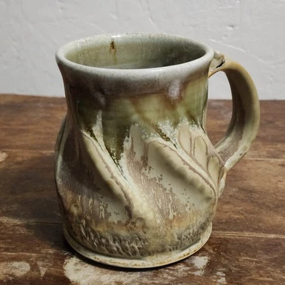 Студийная керамическая кружка ручной работы ремесленника керамика уникальной формы с подписью зеленая коричневая 4 дюйма - Изображение 1 из 4