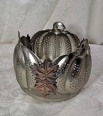 Candelabro Bath & Body Works perforado hojas de calabaza grande 3 mechas 14,5 OZ usado en excelente estado  Foto 1 de 4