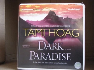 Tami Hoag's "Dark Paradise" an Audiobook in CD Format read by Joyce Bean - Bild 1 von 2