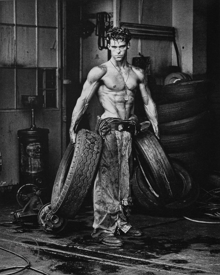 复古 Herb Ritts 印花 Fred Tires Bodyshop 系列凹版艺术 1984 年垫 16x20 — 第 1/2 张图片