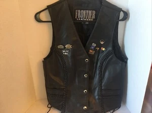 Vintage Women’s Motorcycle Vest Frontier Leathers Short Style Fringe L/ Pins - Bild 1 von 4
