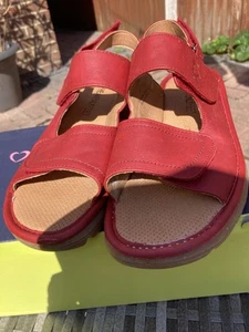 Heavenly Feet Red Size 6 Sandals - Picture 1 of 8