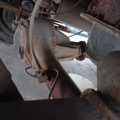 Camión Nissan Datsun 720 1983 montaje diferencial trasero 4 cilindros 4x4 carburador Foto 1 de 4