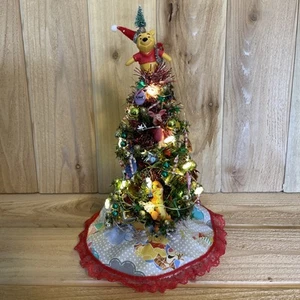 Winnie Puuh Weihnachtsbaum 15 Zoll mit Baumrock vordekoriert beleuchtet - Bild 1 von 15