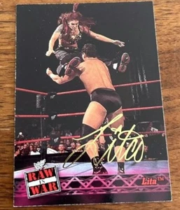 Lita  2001 Fleer WWF RAW IS WAR #15 GOLD FACSIMILE AUTO WWE - Picture 1 of 2