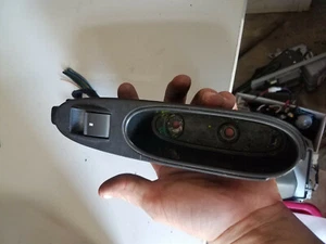 09 - 11 CHEVY HHR FRONT PASSENGER RIGHT SIDE POWER WINDOW SWITCH - Picture 1 of 4