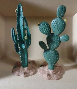 Lifelike Cactus w/Blooms Desktop, Model Trains, Reptile Decor, 5 Inches tall New - Picture 1 of 11