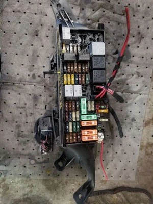 2012 Mercedes GL450 Fuse Box From Right Quarter Panel 563018 - Image 1 of 4