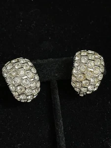 SIGNIERTE SILBERFARBENE KRISTALL CLIP-ON-OHRRINGE VON ST JOHN ~ 1" - Bild 1 von 6