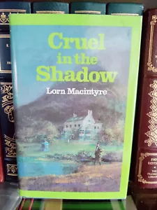 Cruel in the Shadow_Lorn Macintyre_HCDJ_1st US edition_1980_Very Good - Imagen 1 de 12