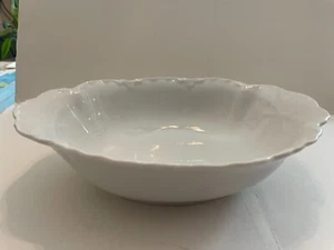 HAVILAND FRANKREICH GROSSE RUNDE WEISSE PORZELLAN SERVIERSCHALE 10" DURCH GERÄUSCHTE KANTEN - Bild 1 von 7