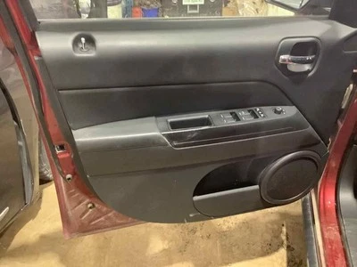 Used Rear Right Exterior Door Handle fits: 2014 Jeep Patriot assembly painted do Foto 1 de 4