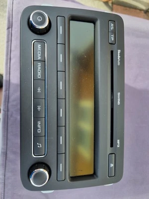 SKODA FABIA MK2 5DR RADIO STEREO CD PLAYER - Image 1 of 3