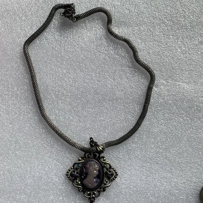 Collar de metal vintage con colgante de holograma camafeo diamantes de imitación joyería en forma de diamante Foto 1 de 4