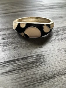 Black And White Enamel Bangle Bracelet Oval Spring Closure Large Circles A112 - Picture 1 of 5