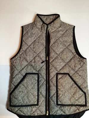 J. Chaleco acolchado Crew Puffer para mujer mediano blanco y negro espiga sin mangas Foto 1 de 4