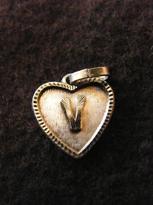 Argento Ciondolo Cuore Medaglione Argento Placcato Lettera V 1,5 CM " - Immagine 1 di 2