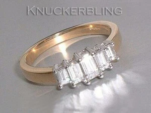 Anillo de compromiso de 5 piedras de diamantes: corte esmeralda de 0,64 quilates conjunto en anillo de oro de 18 quilates - Imagen 1 de 1