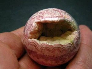 Rhodochrosit Kugelkugel aus Argentinien - 1,6" - 108,9 Gramm - Bild 1 von 5