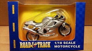 MAISTO Road & Track-1/18 Scale Motorcycle Silver Triumph Daytona 955i