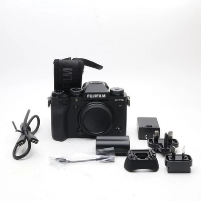 【Near Mint/SC:660】FUJIFILM X-T5 40.2MP Body Only Digital SLR Black from Japan - Image 1 of 4
