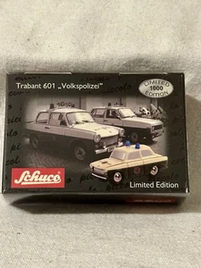 SCHUCO PICCOLO TRABANT 601 VOLKSPOLIZEI GREEN AND WHITE WITH SIRENS - Bild 1 von 4