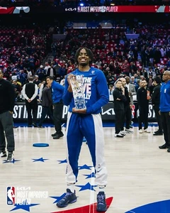 Tyrese Maxey 2024 Trofeo Jugador Más Mejorado Philadelphia 76ers 8x10 NBA Foto - Imagen 1 de 1