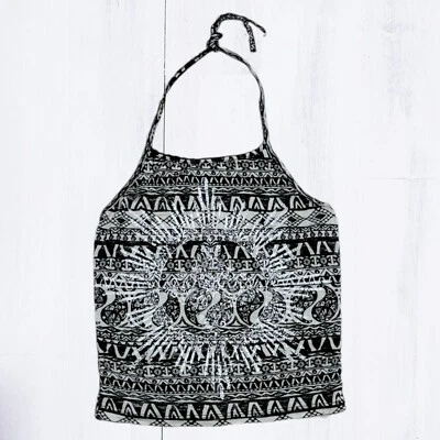 Женский топ с бретелью через шею Full Tilt L укороченный черный белый большой - Изображение 1 из 4