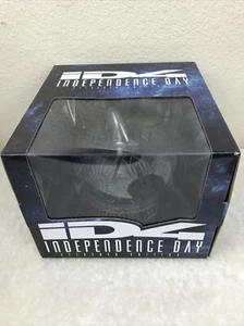 Independence Day Attacker Edition Limited Edition Blu-ray + Statue Set - Imagen 1 de 7