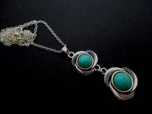 A PRETTY TURQUOISE PENDANT NECKLACE. 18" CHAIN. NEW. - Picture 1 of 1