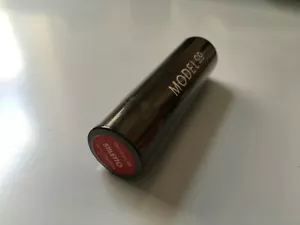 ModelCo Ultra Long Lasting Lipstick in Stiletto (Bright Red) 3.5g New + Sealed - Picture 1 of 1