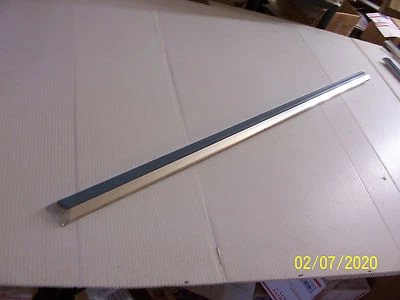 1979 CONTINENTAL TOWNCAR LEFT FRONT DOOR CENTER TRIM MOLDING OEM USED LINCOLN - Image 1 of 4