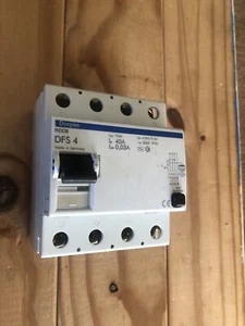 DOEPKE 100A 30MA DFS4 10KA 4 POLOS RCD RCCB 230/400V - Imagen 1 de 2