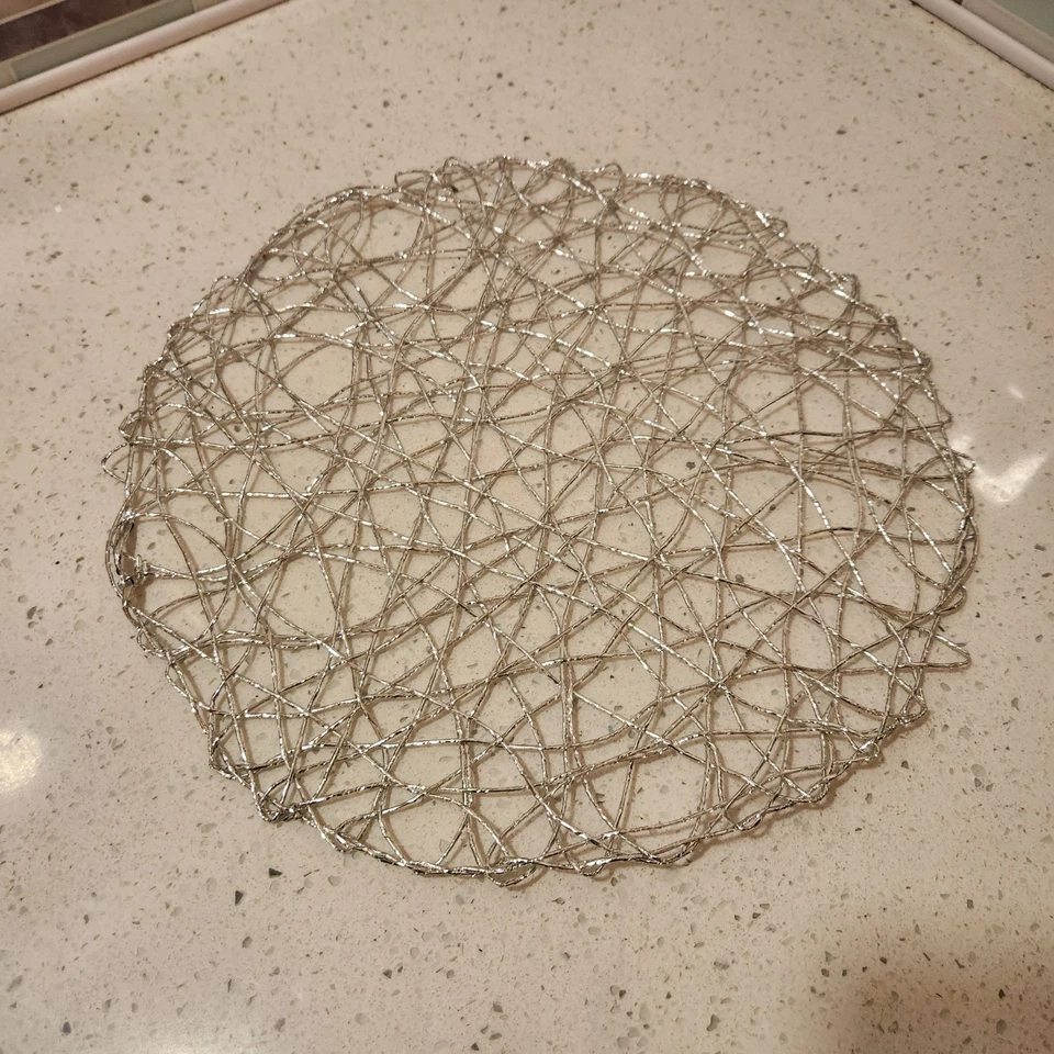 Colchonetas de cuerda metálica plateadas decoración de comedor - Juego de 6 usados en excelente estado Foto 1 de 2